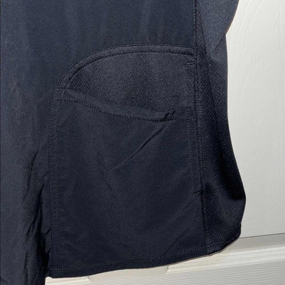 Woman’s scrub shirt - Picture 4 of 7